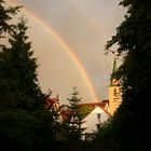 Blick von zu Hause auf den Kirchturm - und den Regenbogen