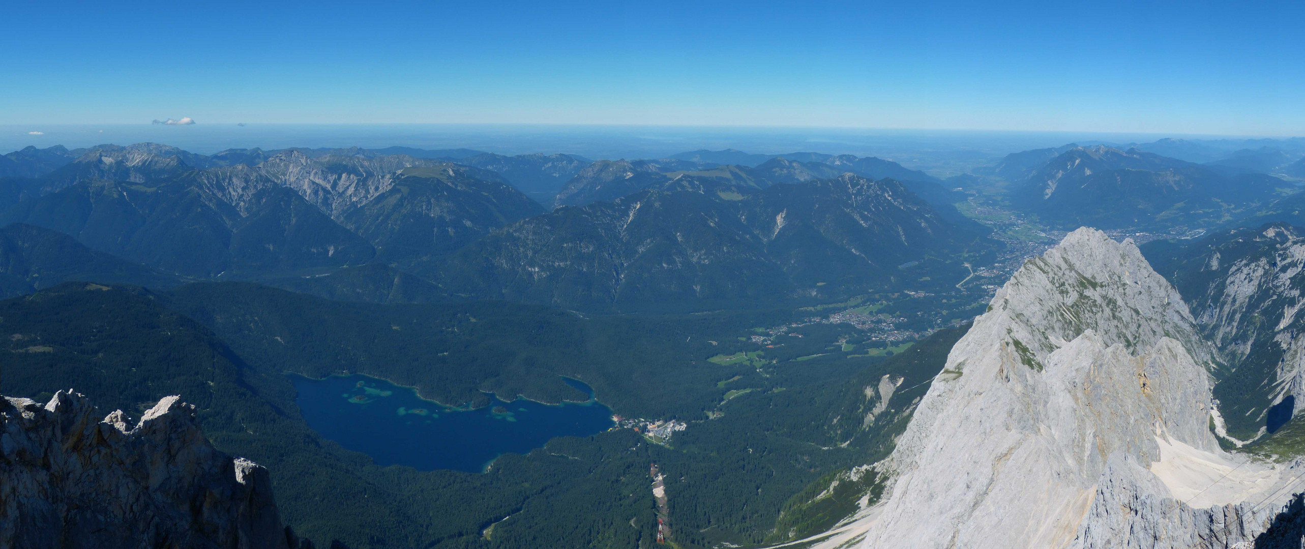 Blick von Zugspitze mit Eibsee