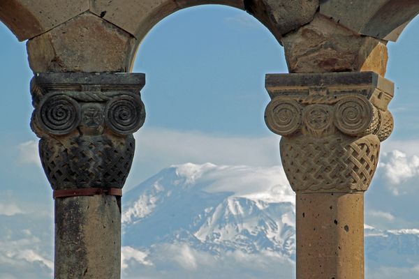 Blick von Zvartnos auf den Ararat