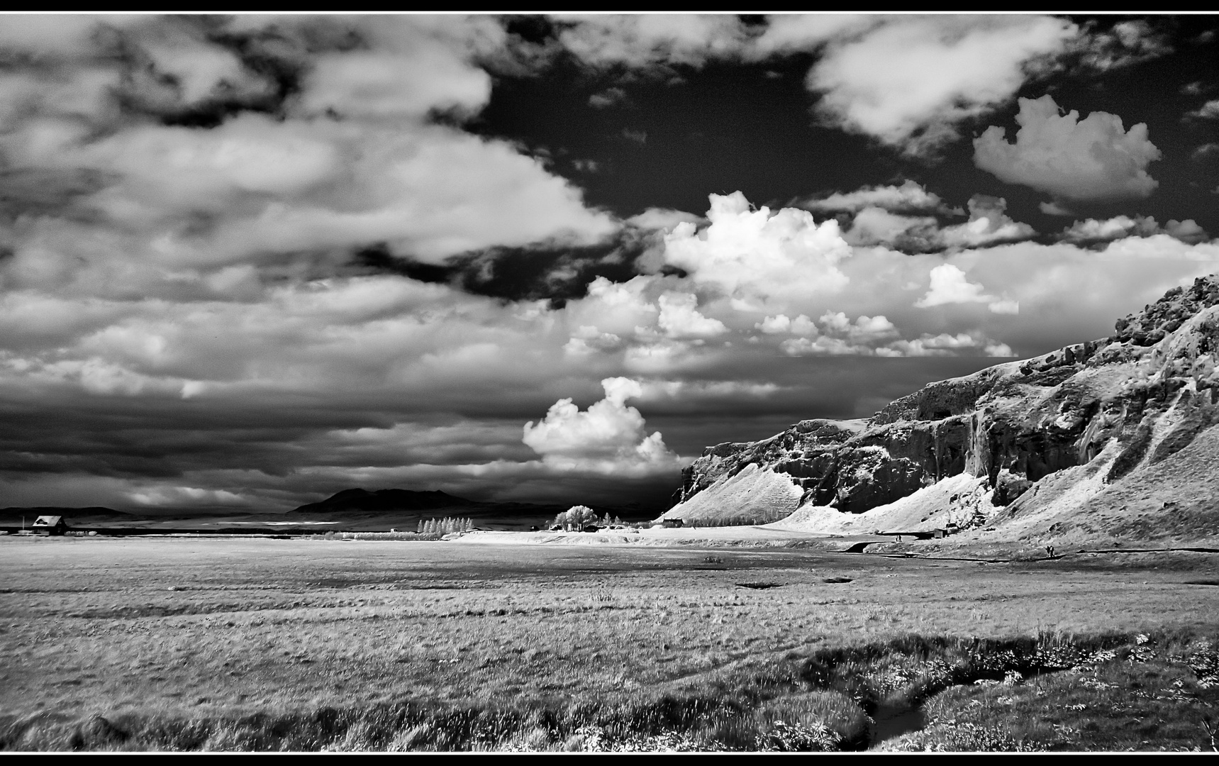 Blick vorbei am Seljalandsfoss