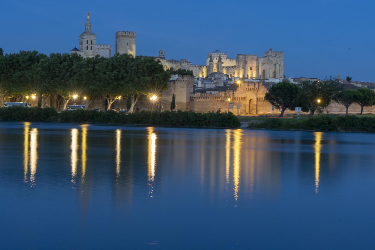 Blick zu Altstadt von Avignon