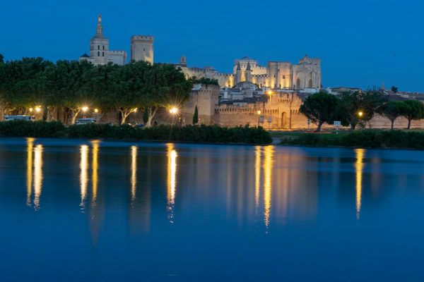 Blick zu Altstadt von Avignon