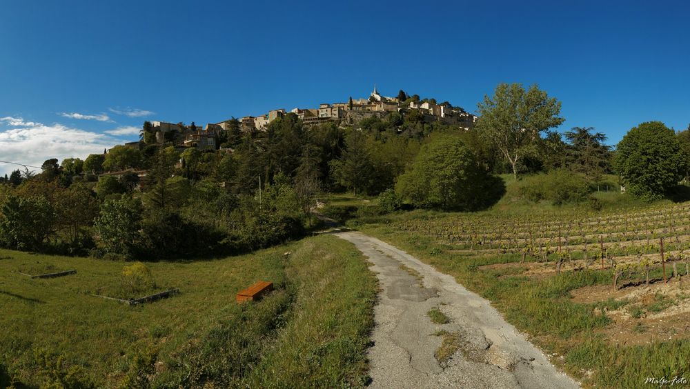 Blick zu Bonnieux hoch