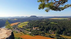 Blick zu den bekannten Tafelbergen der Sächsischen Schweiz bis nach Böhmen...