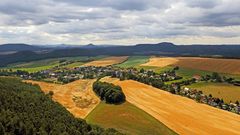 Blick zu den höchsten Bergen der Sächsischen Schweiz vom Papststein