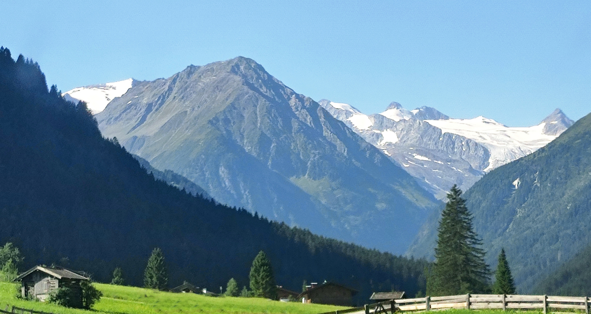 Blick zu den Stubaier Gletschern