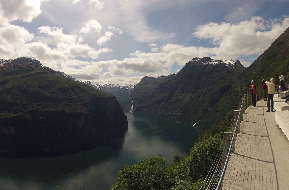 Blick zu den Wasserfällen ``díe Sieben Schwestern´´ am Geirangerfjord