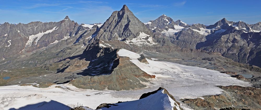 Blick zum 3469m hohen Theodulhorn dem der alte Walserweg...