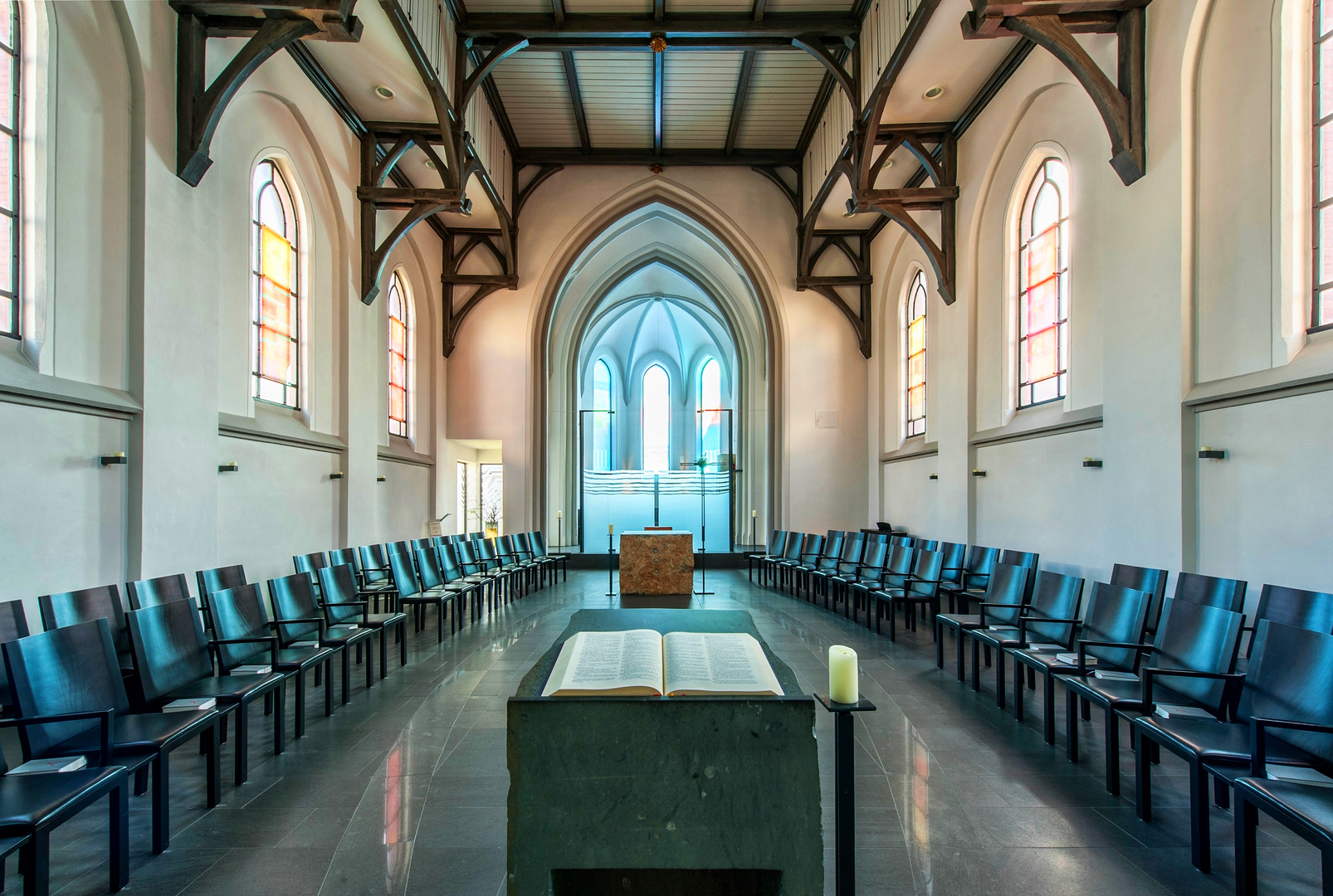 Blick zum Altar - St. Ludgerus Norderney