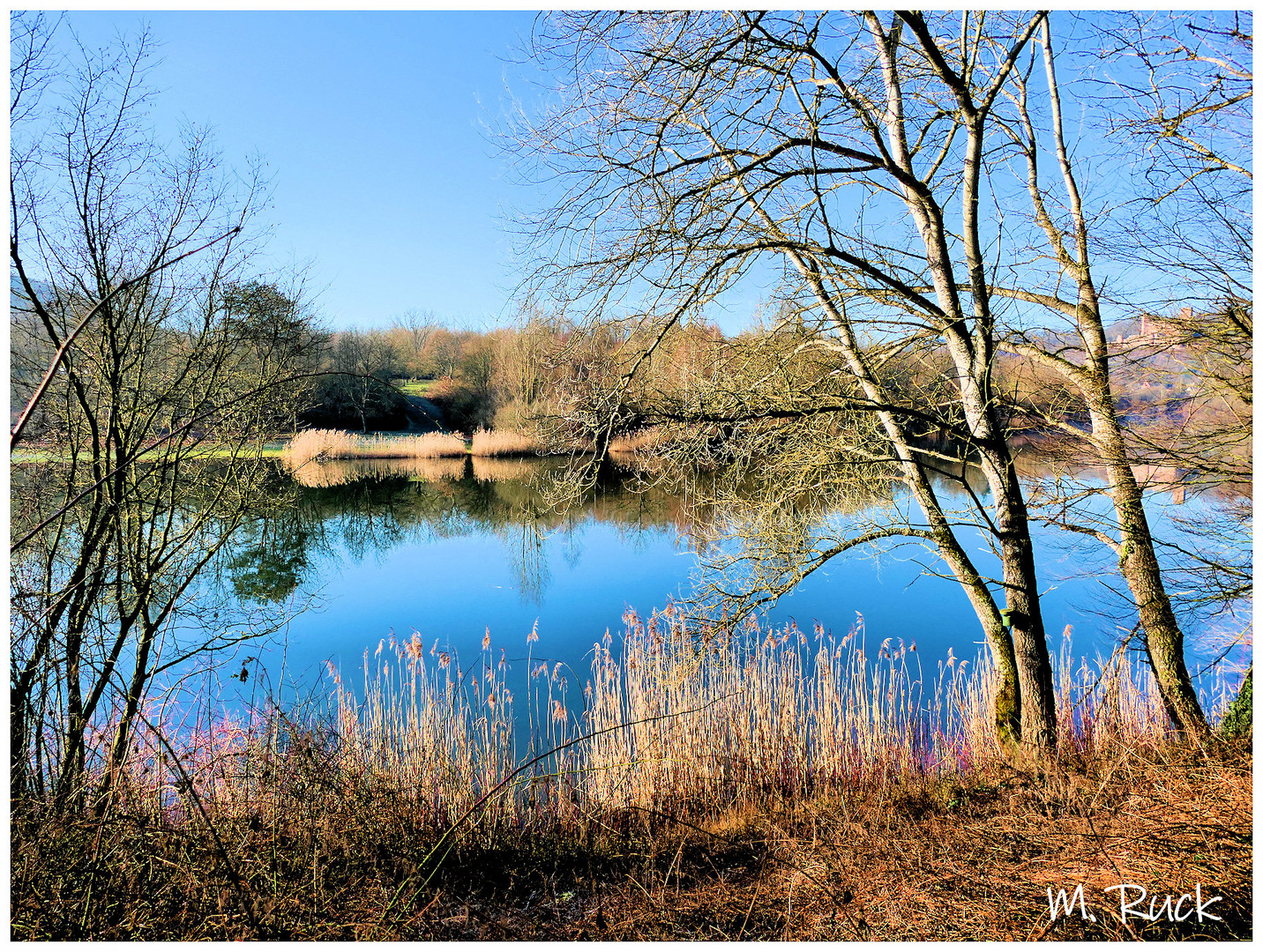 Blick zum anderen Ufer !