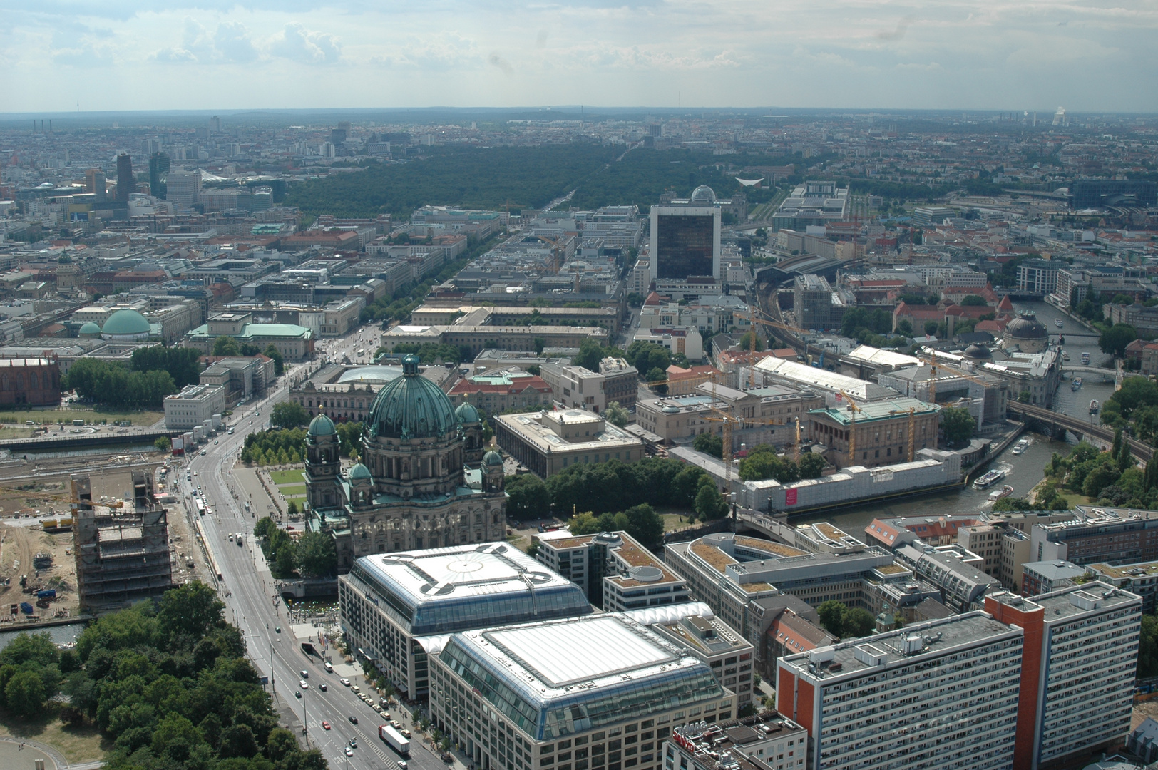 Blick zum Berliner Dom und zu Unter den Linden