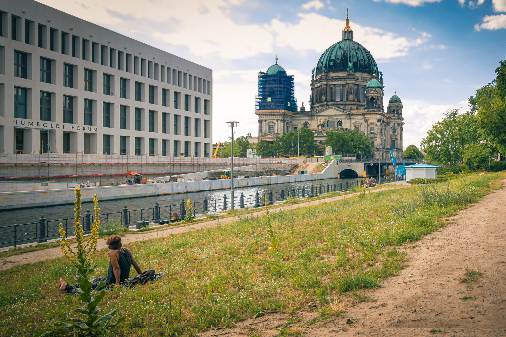 Blick zum Berliner Dom und zum neuen Humboldt Forum