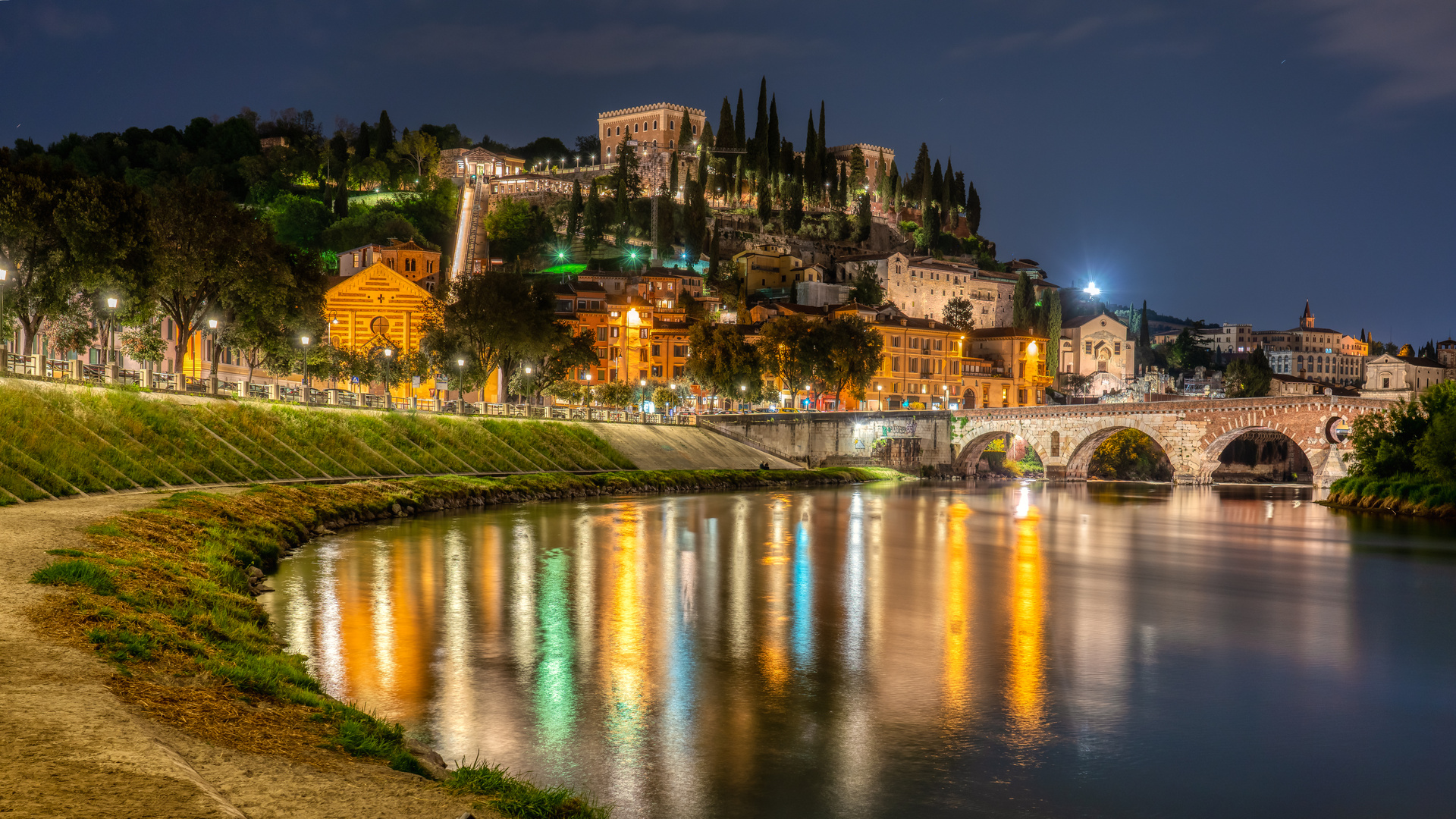 Blick zum Castel San Pietro