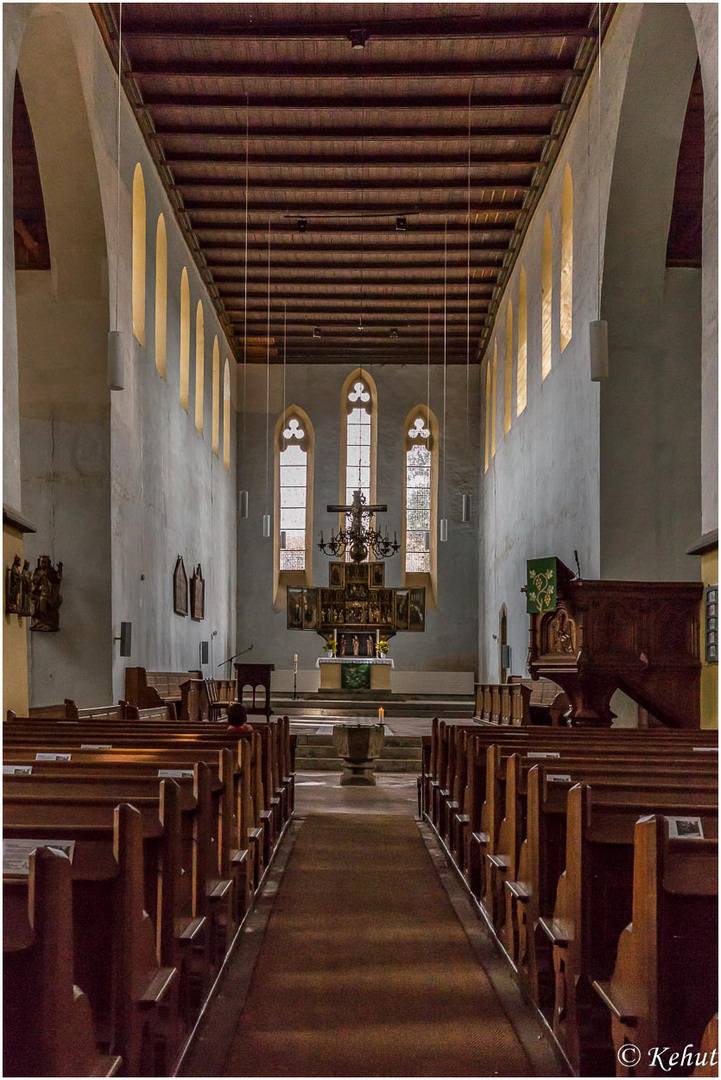 Blick zum Chor in der Sylvestrikirche