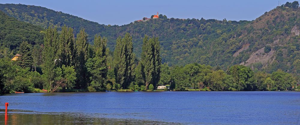 Blick zum Dubitzer Kirchlein, wie es liebevoll genannt wird...