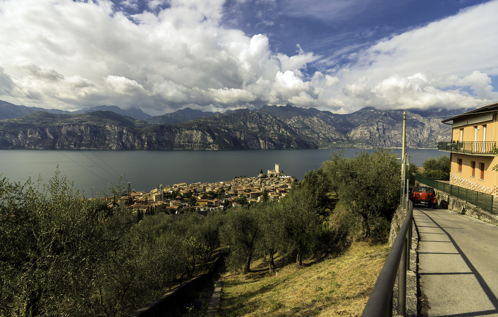 ***   blick zum gardasee ........      ***