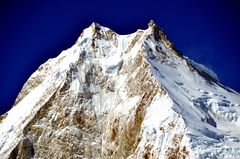 Blick zum Gipfel des Manaslu (8163 m)