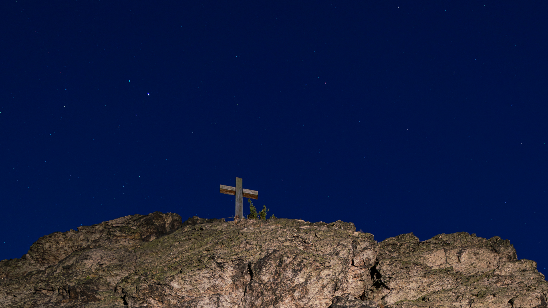 Blick zum „Gipfelkreuz“ des großen Gegensteins