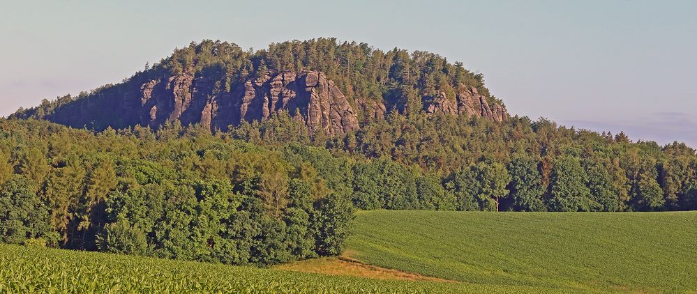 Blick zum großen Bärensteine in der Sächsischen Schweiz