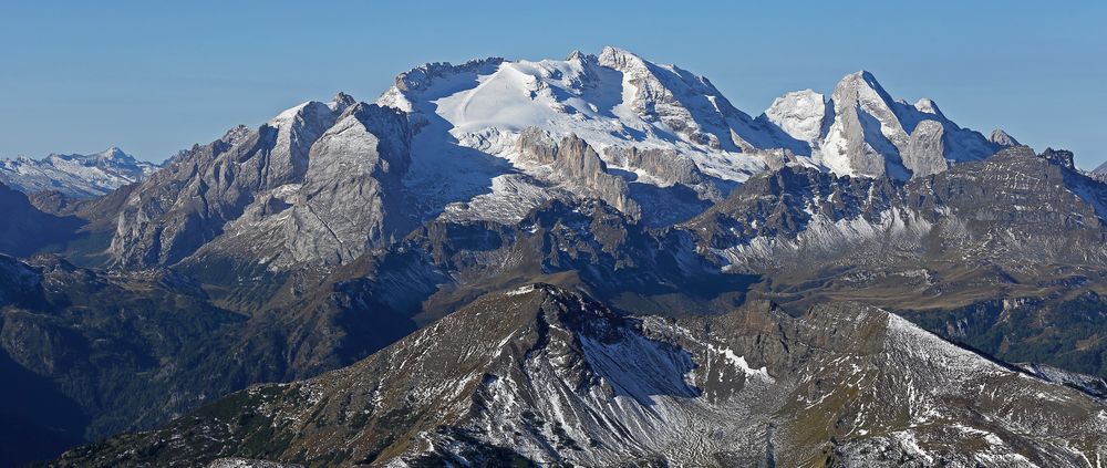 Blick zum höchsten Dolomitengipfel , den die Marmolata  mit 3343 m...