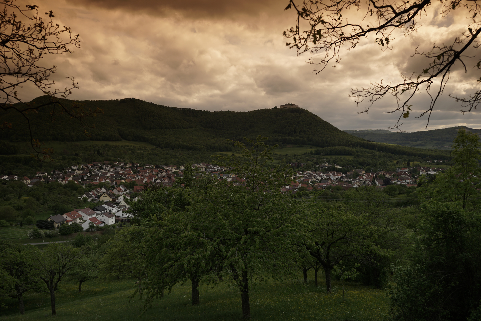 Blick zum Hohen Neuffen.