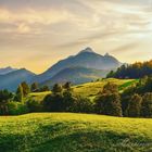 Blick zum Karwendelgebirge im Abendlicht 