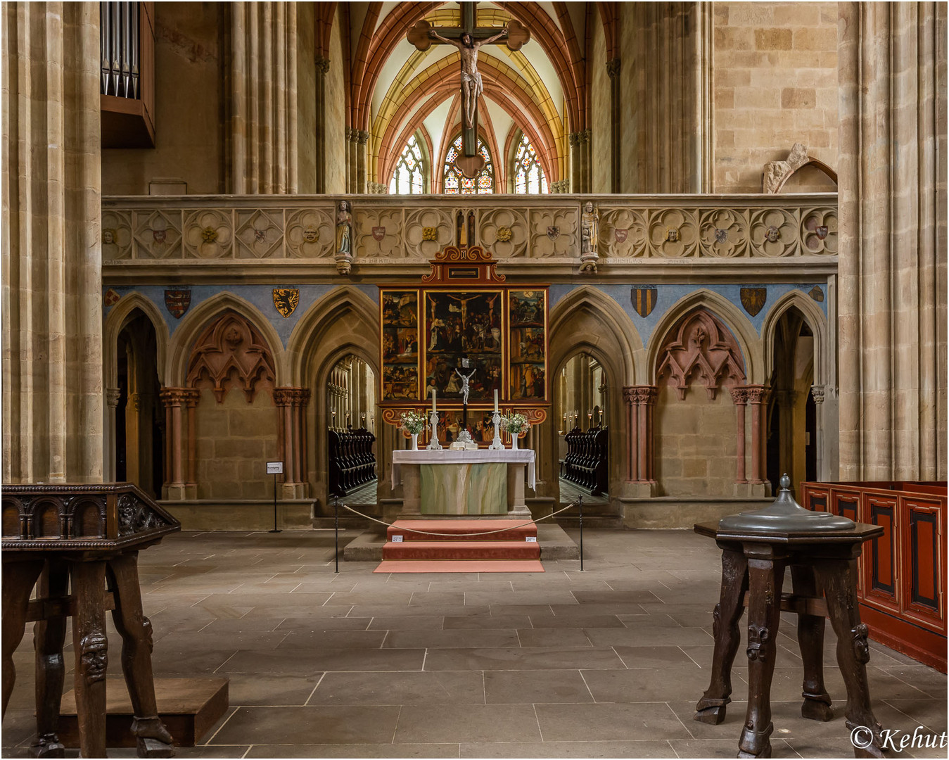 Blick zum  Kreuzaltar im Dom zu Meißen