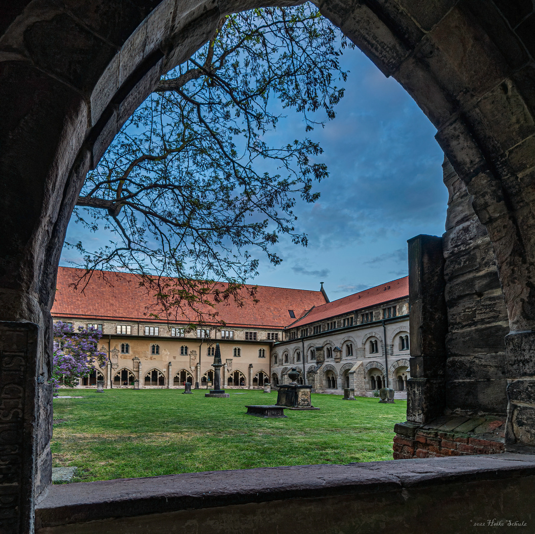 Blick zum Kreuzgang des Magdeburger Doms