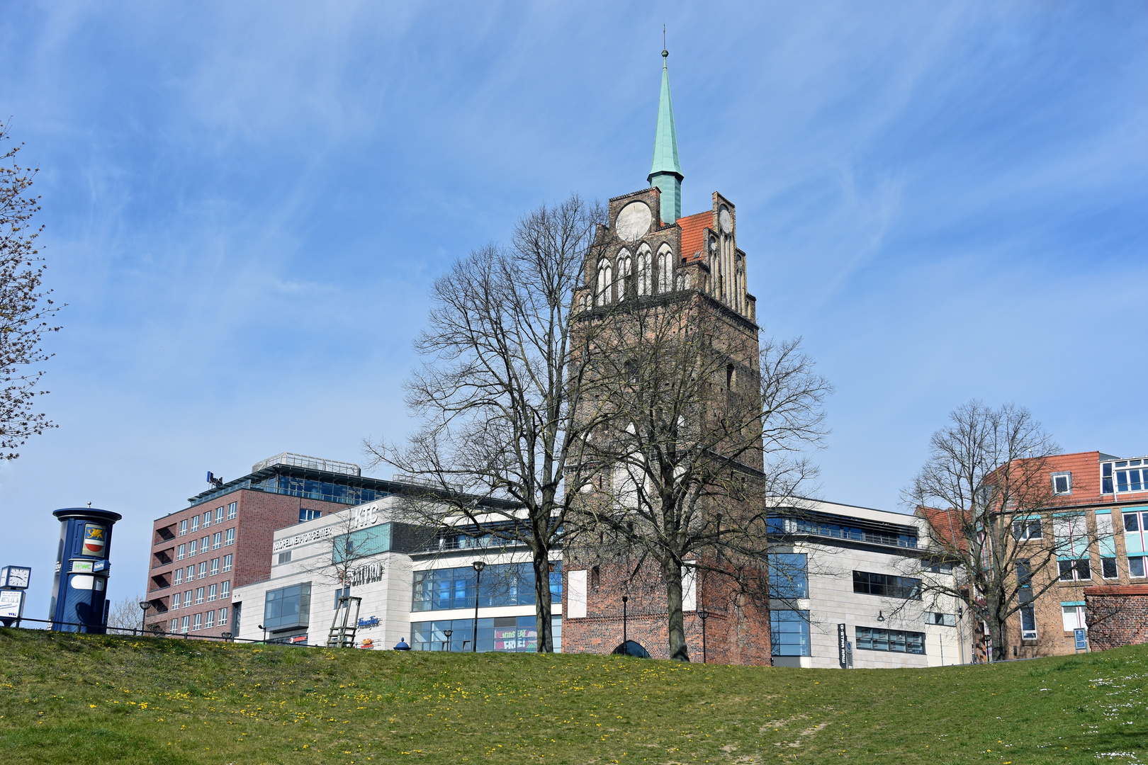 Blick zum Kröpeliner Tor in Rostocks Innenstadt