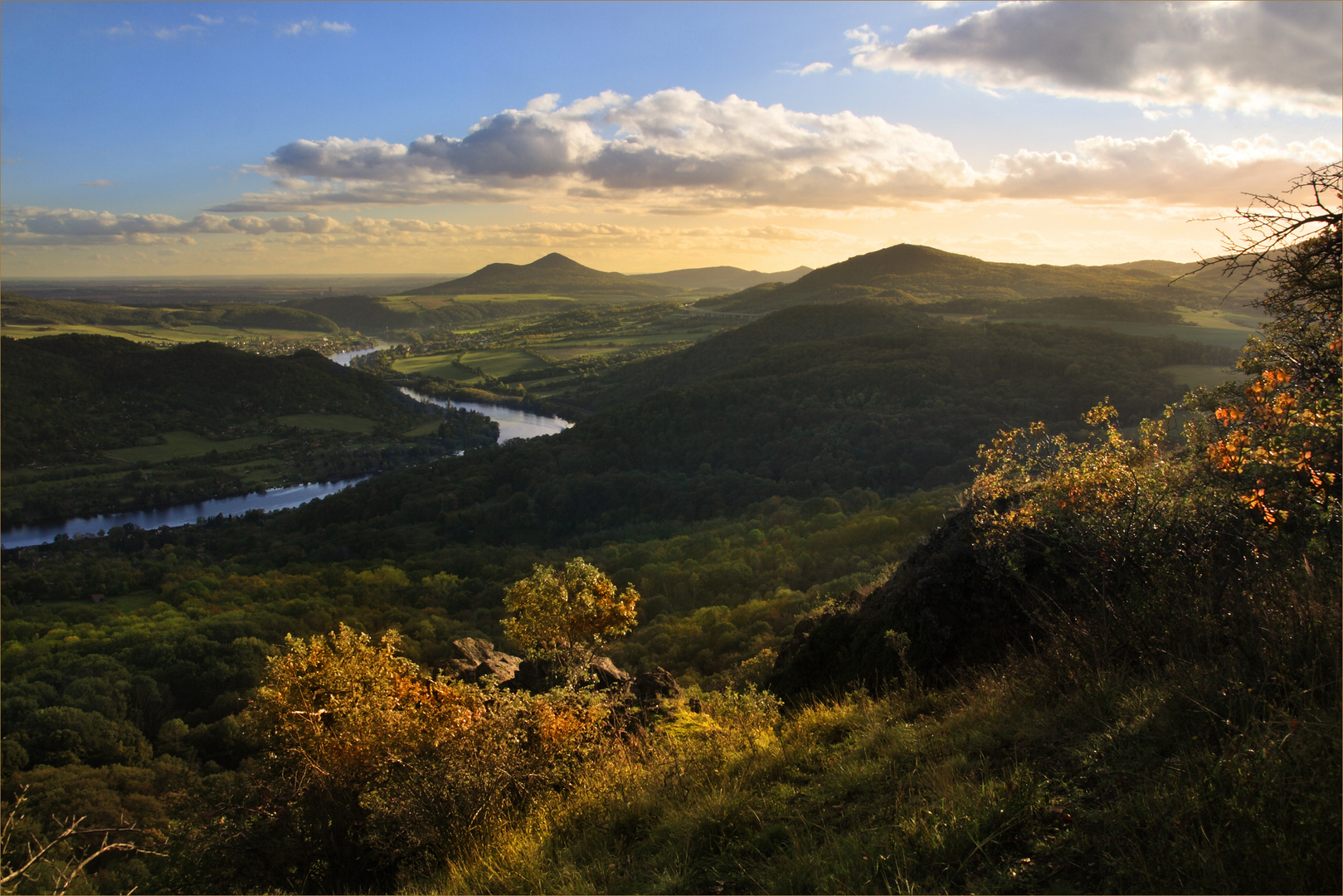 Blick zum Lobosch Foto & Bild natur, elbe, tschechien Bilder auf