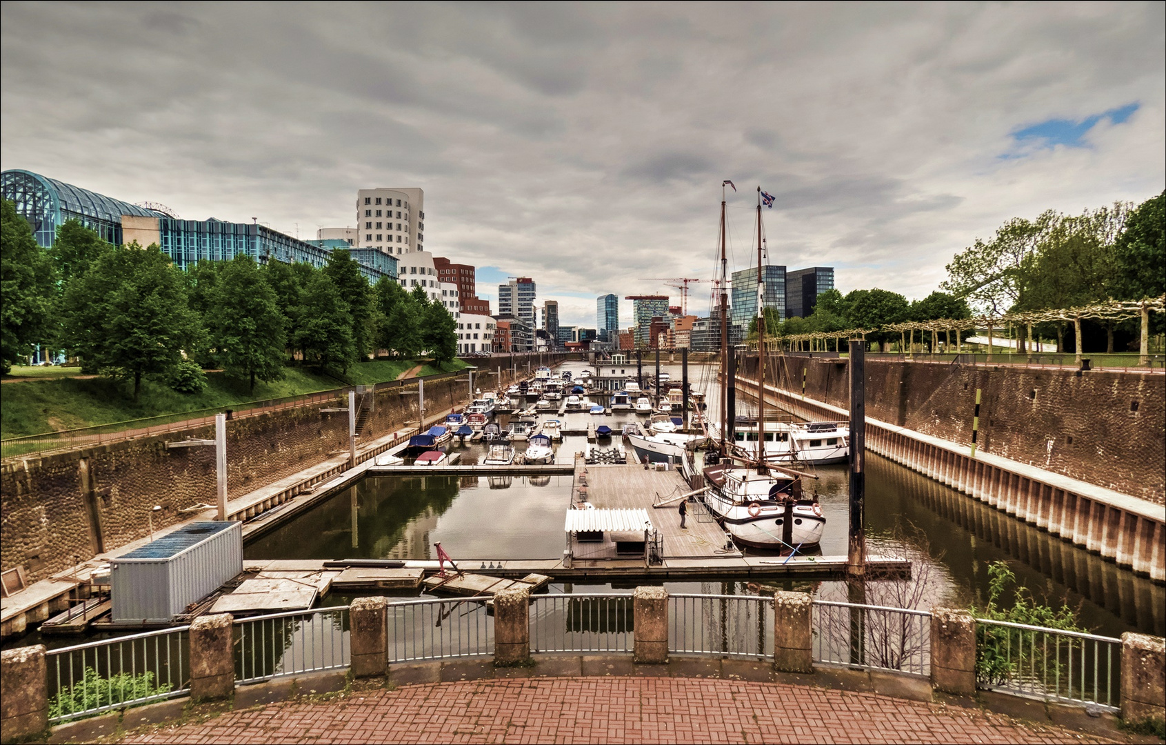 Blick zum Medienhafen