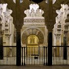 Blick zum Mihrab der Mezquita-Catedral de Córdoba