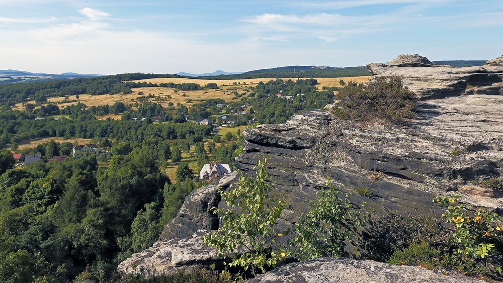 Blick zum Milleschauer und der Nollendorfer Höhe von den Tissaer Wänden ganz oben...