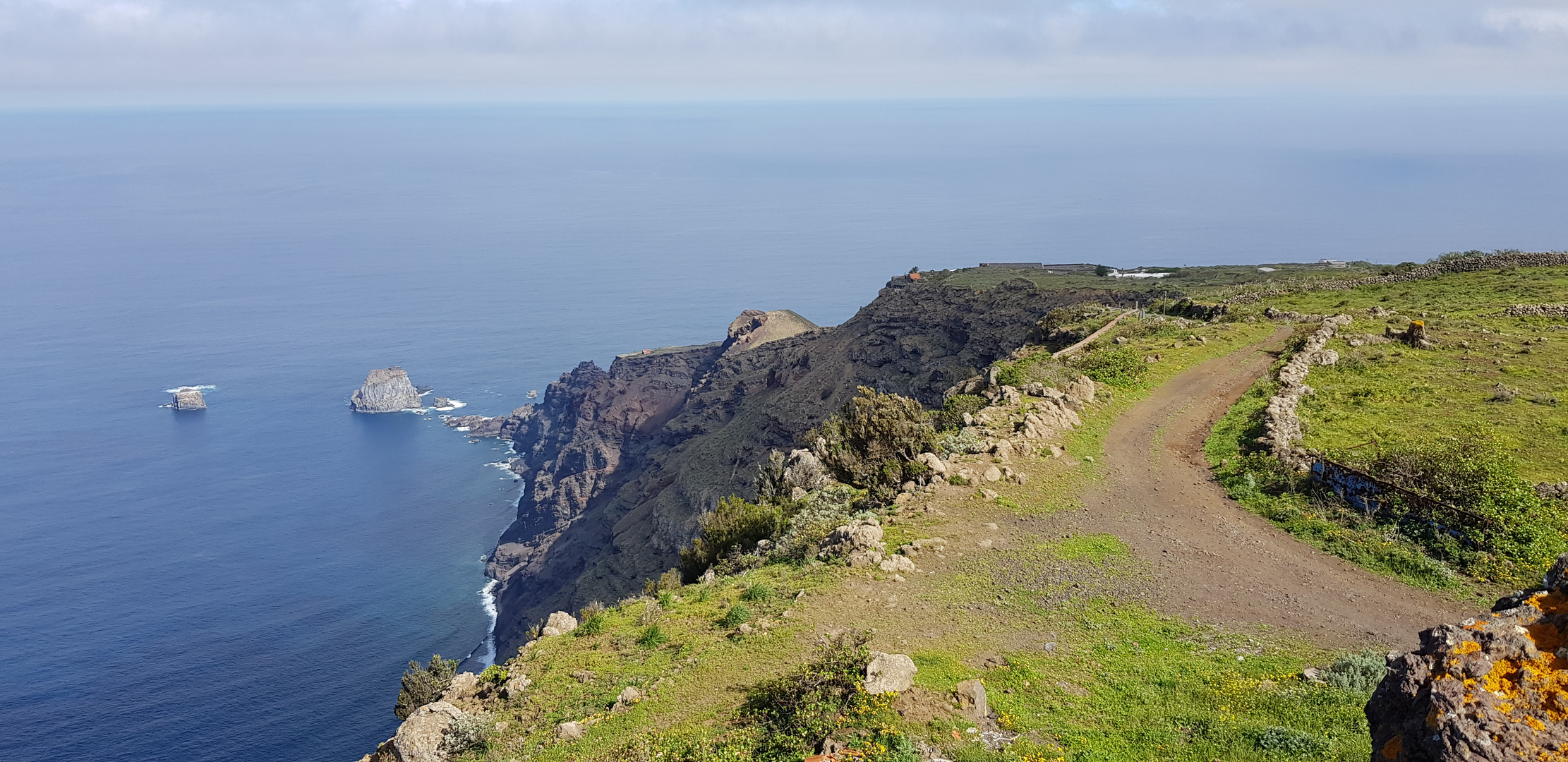 Blick zum Mirador de la Pena und Roque de Salmor