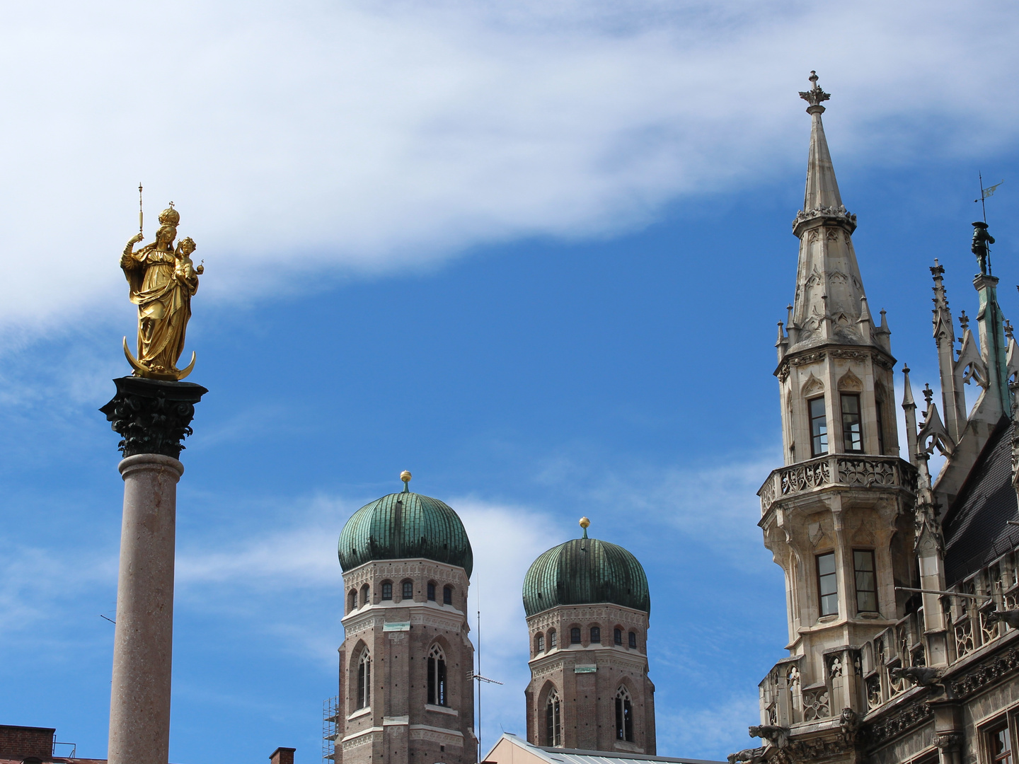 Blick zum Münchner Himmel