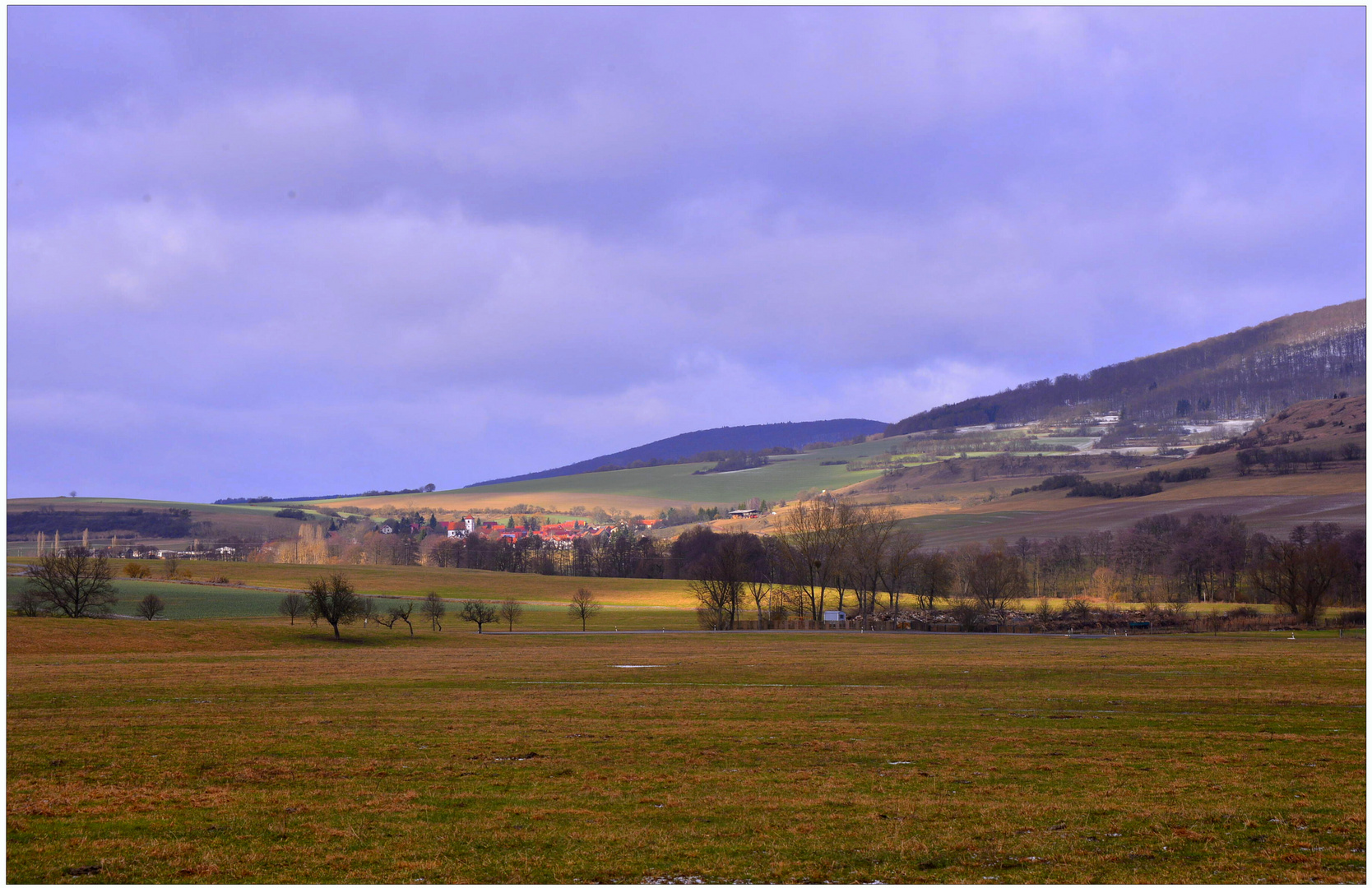 Blick zum Nachbardorf (vista al pueblo vecino)