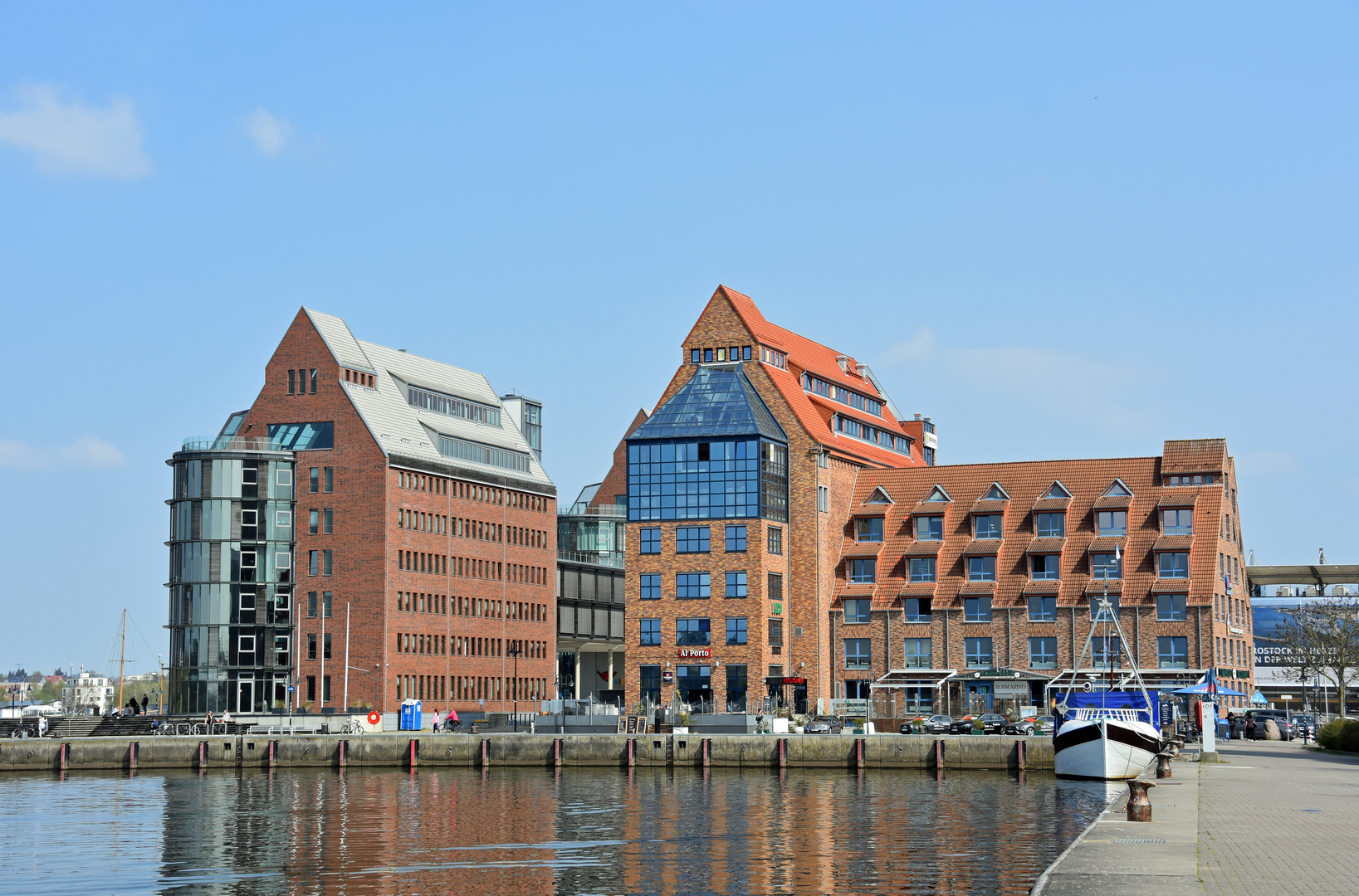 Blick zum Ostteil des Rostocker Stadthafens