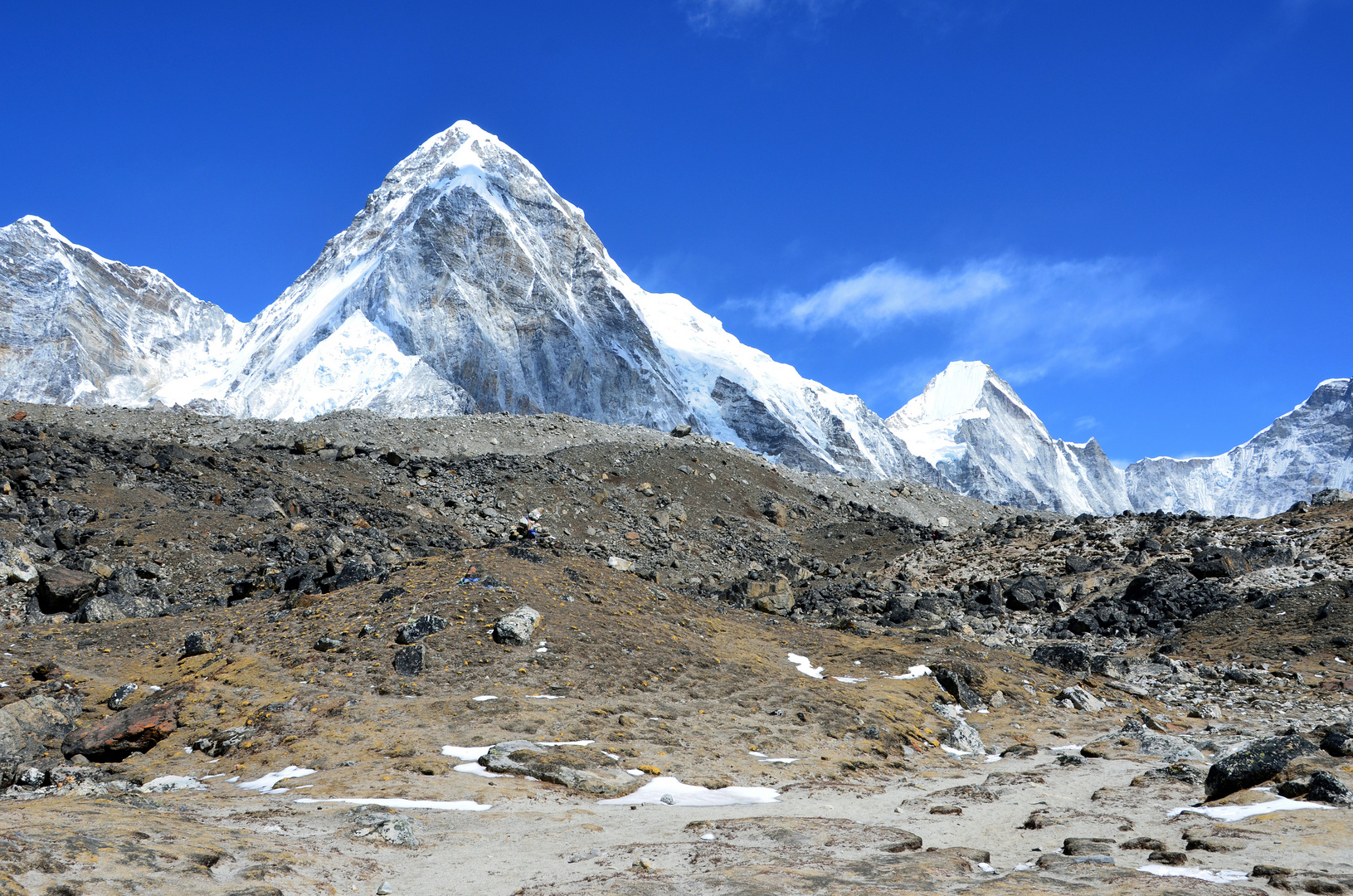 Blick zum Pumori (7161 m) vom Changri Gletscher