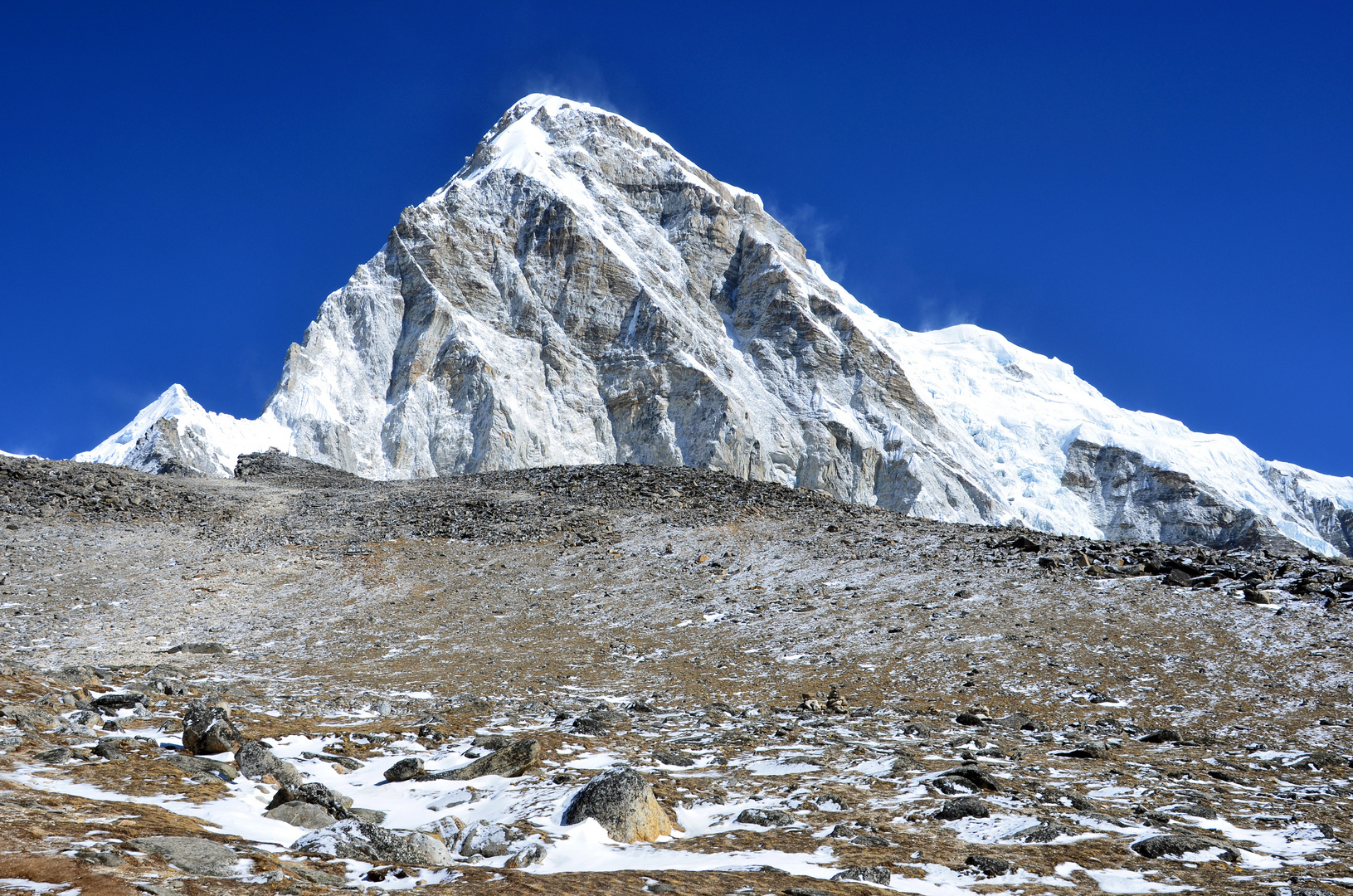 Blick zum Pumori (7161m) vom Aufstieg zu Kala Pattar