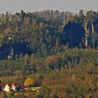 Blick zum Rauenstein, der sich linkselbig gegenüber der Bastei befindet...