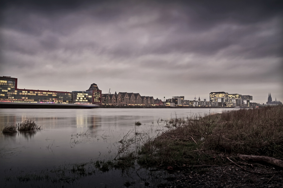 Blick zum Rheinauhafen