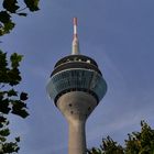 Blick zum Rheinturm Düsseldorf