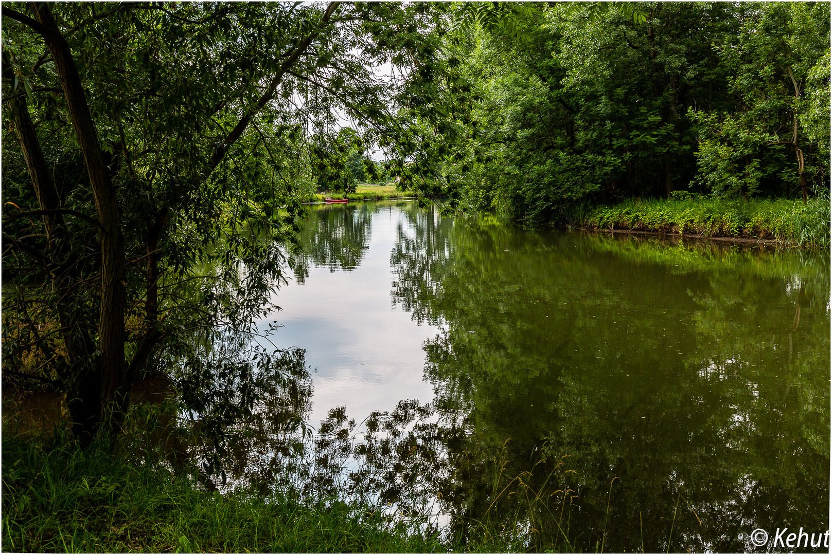 Blick zum roten Kanu ...