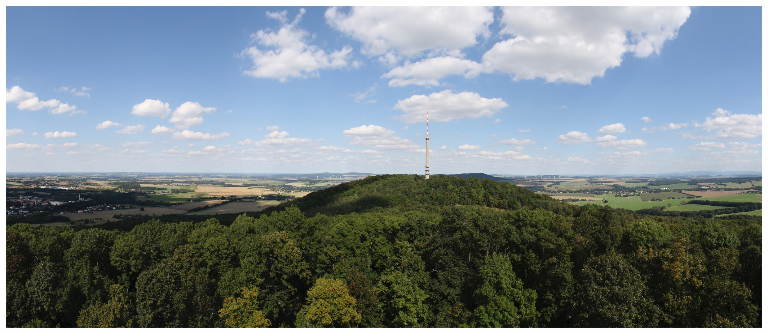 Blick zum Schafberg und dem Löbauer Fernsehturm