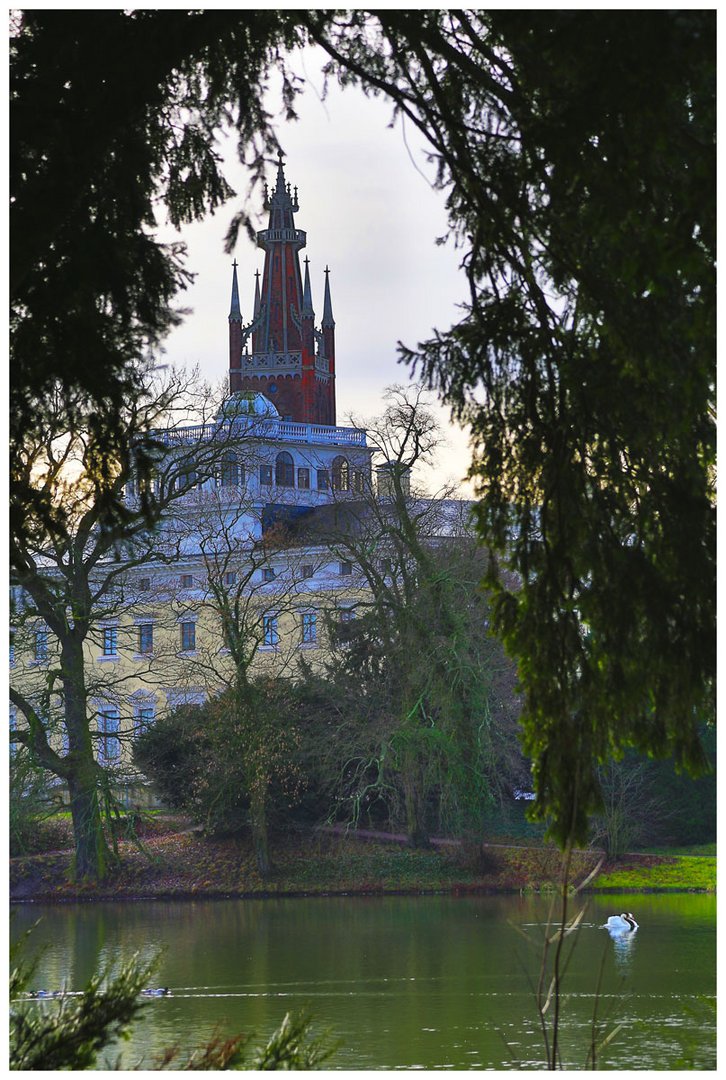 Blick zum Schloß und Kirche in Wörlitz