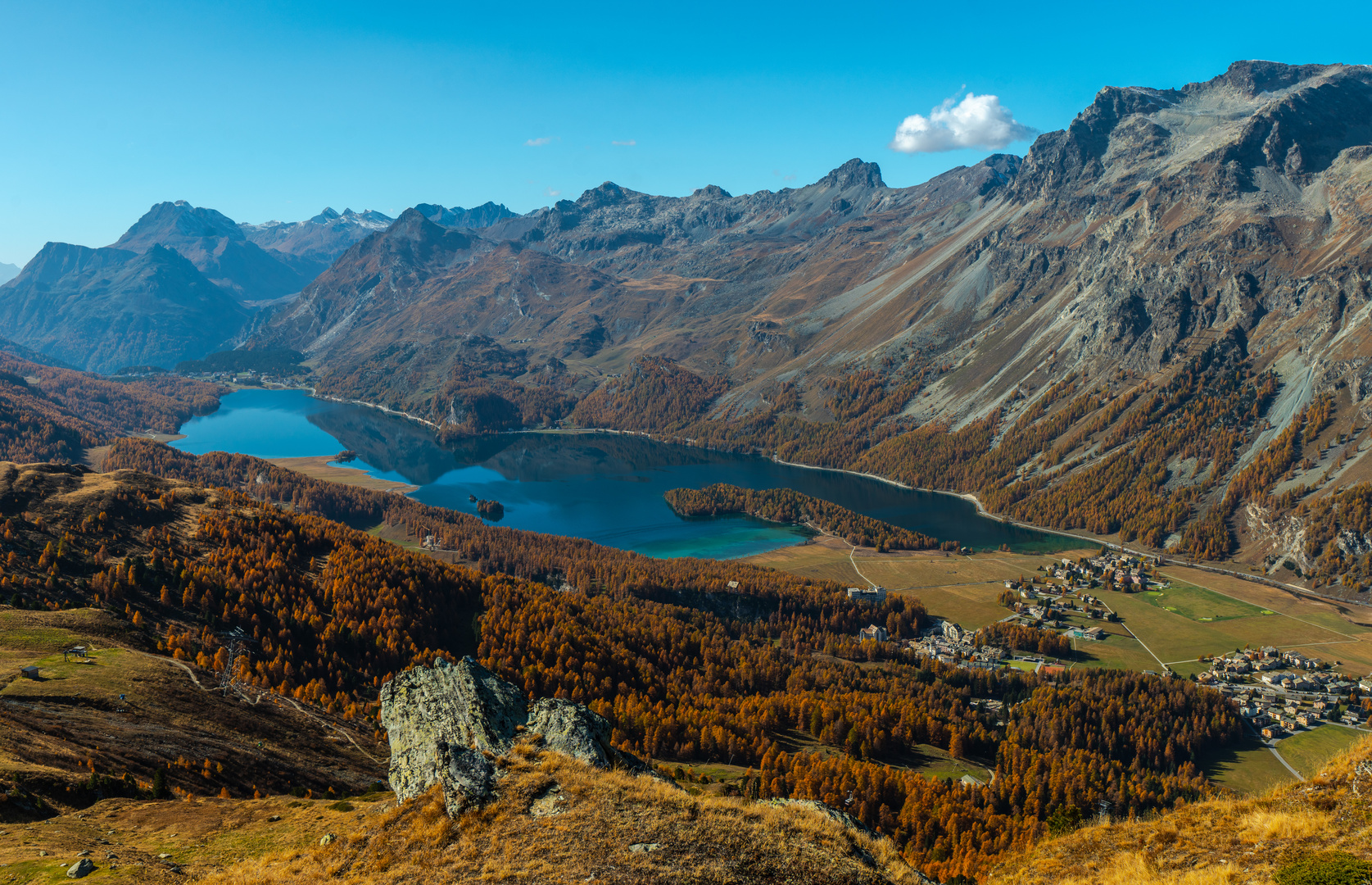 Blick zum Silsersee von oberhalb Furtschellas