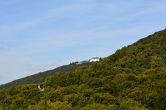 Blick zum Steigenberger Hotel Petersberg