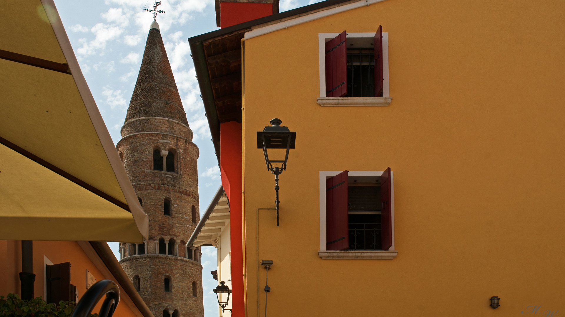 Blick zum Turm Duomo Santo Stefano