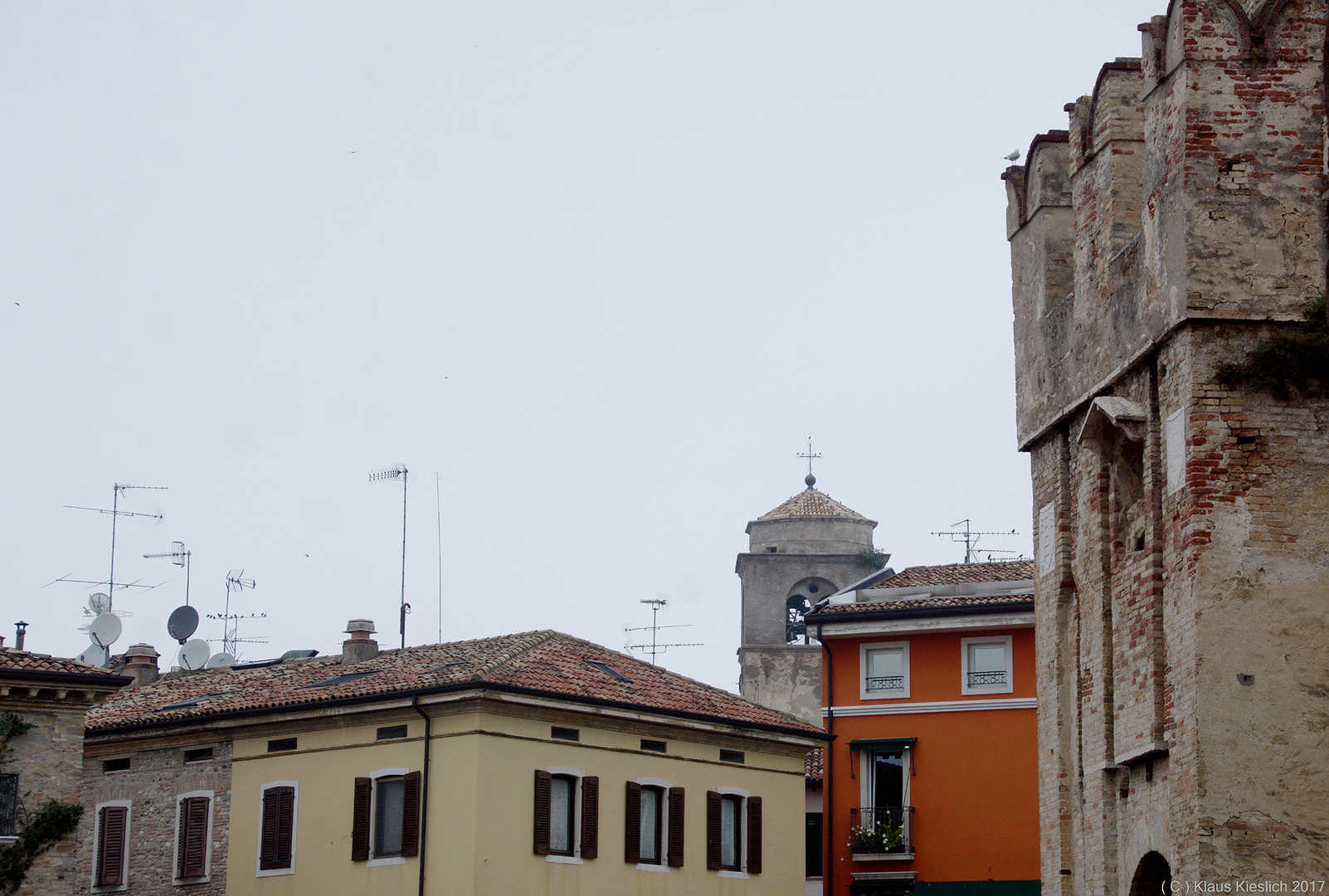 Blick zum Turm von Sant`Anna della Rocca in Sirmione