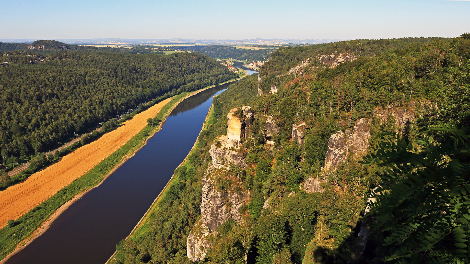 Blick zum Wartturm mit dem spektakulären Felsabsturz vor fast 20 Jahren...